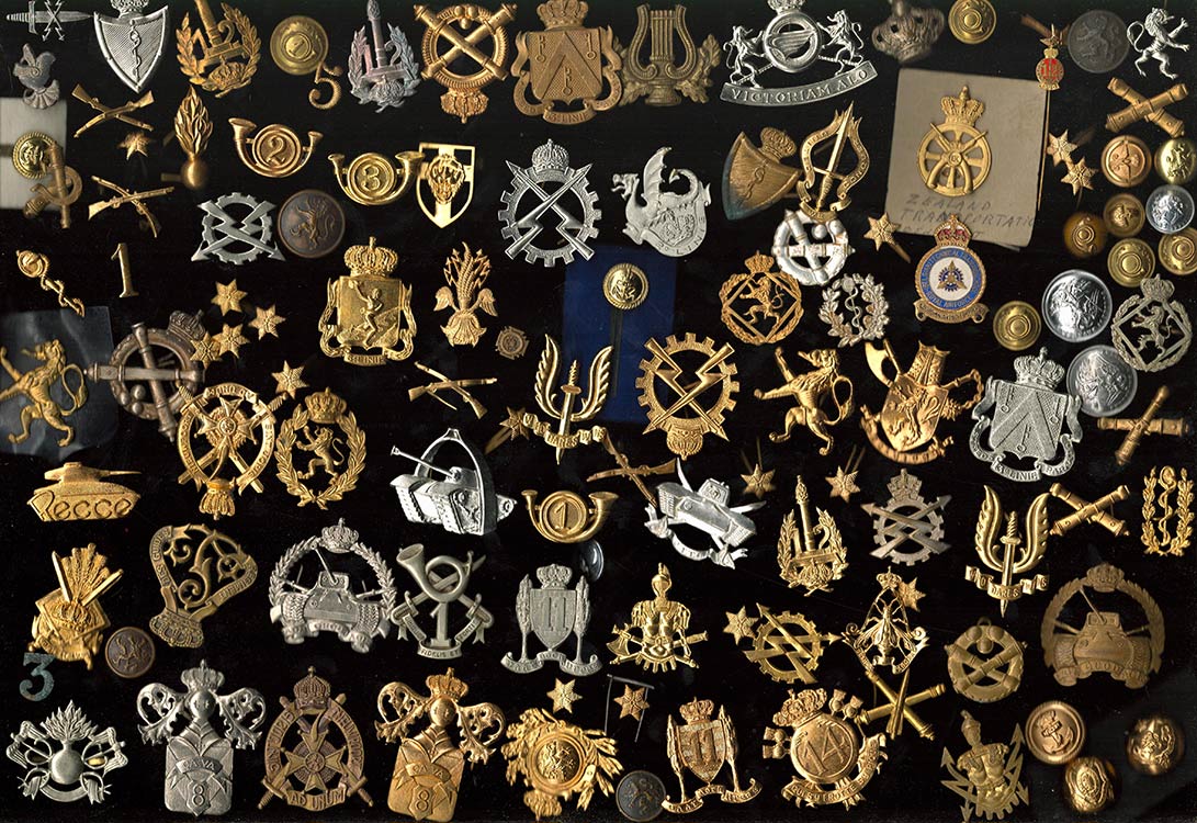 BELGIUMLot of over 60 metal badges ... 