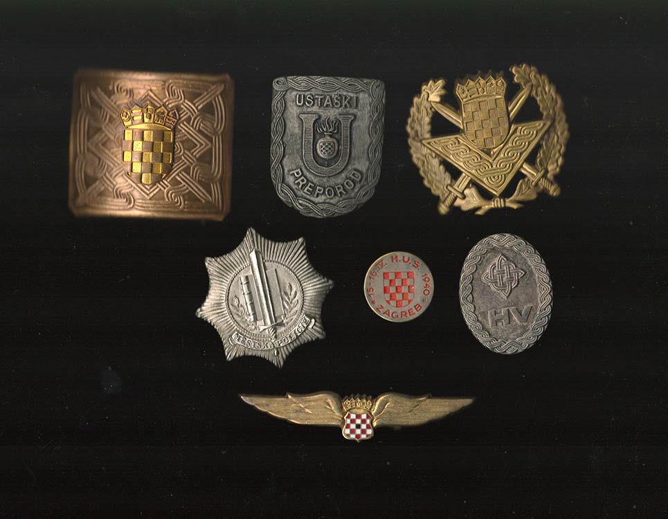 CROATIALot of badges and a belt ... 
