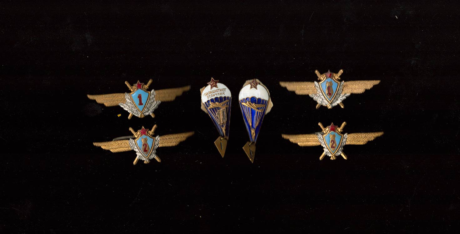 USSRLot of 6 badges (air force and ... 