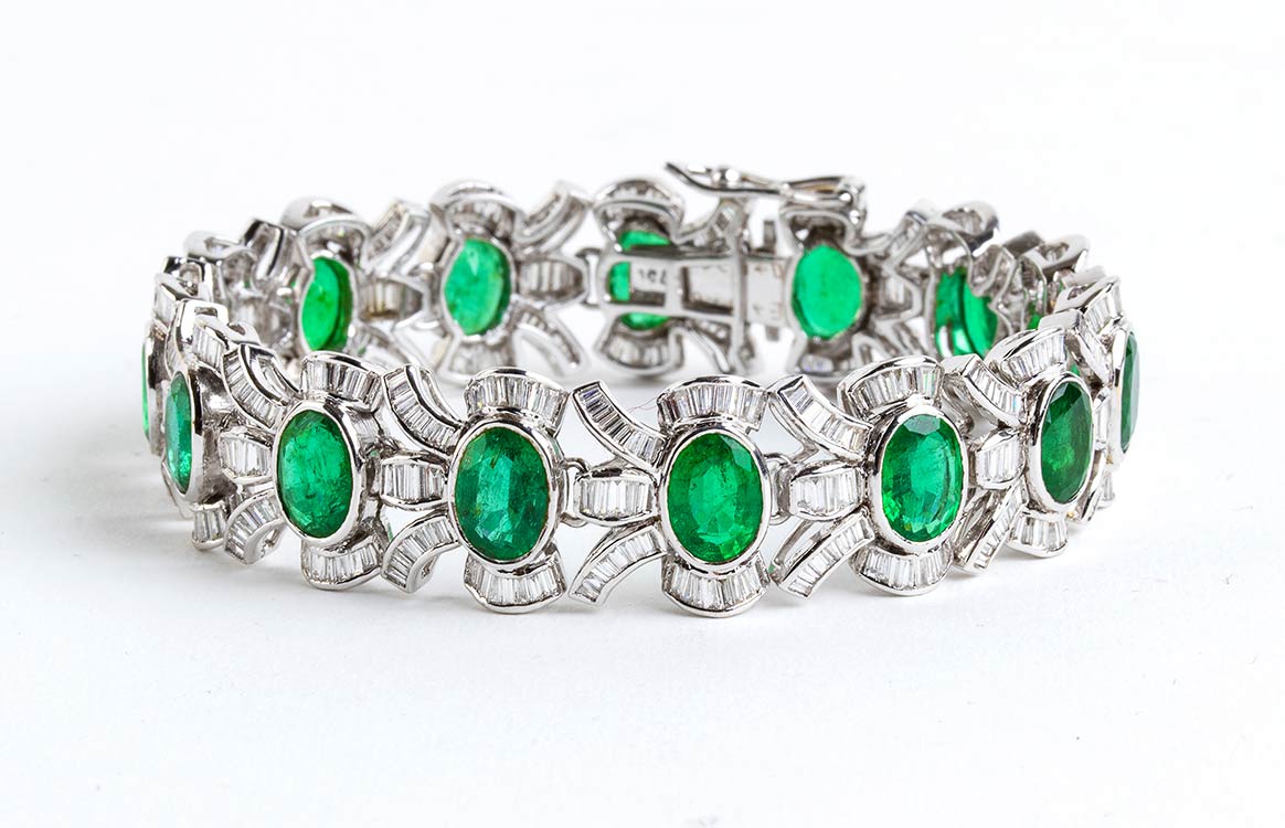 Gold bracelet with emerald line ... 