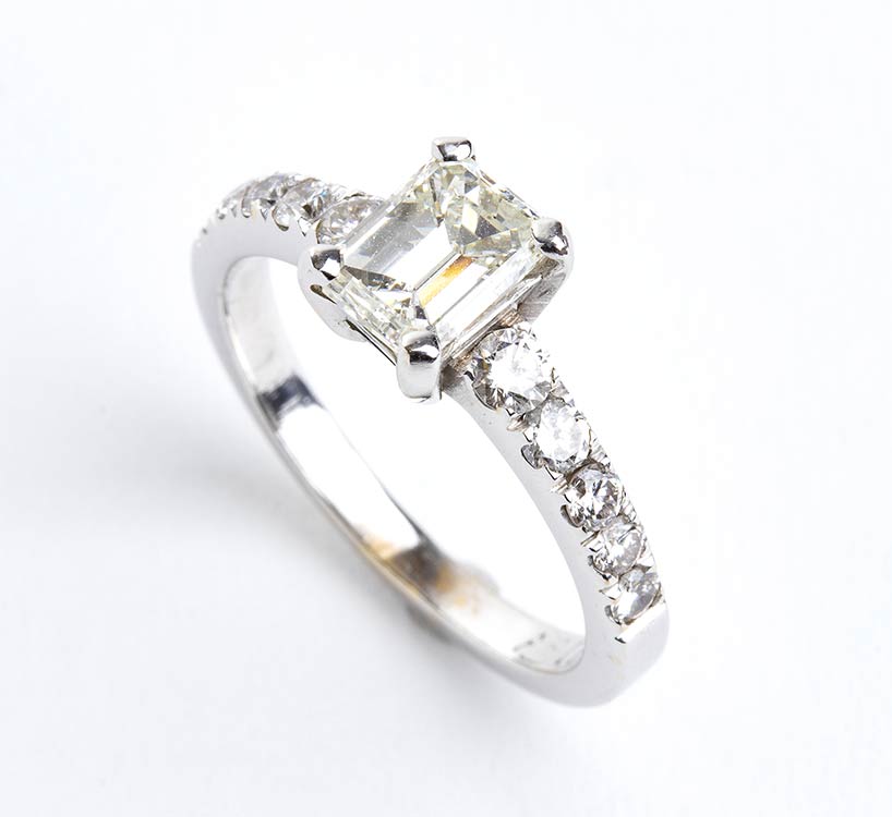 Gold emerald cut diamond ring18k ... 
