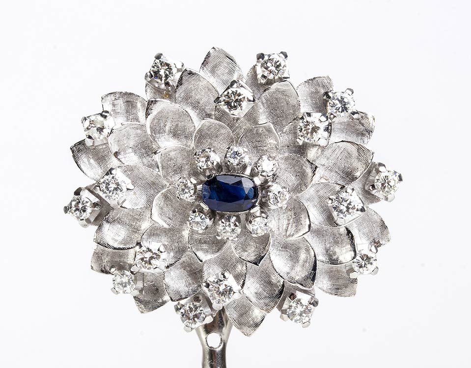 Diamond sapphire floral brooch18k ... 