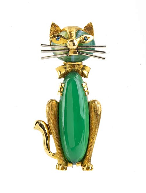 Gold brooch depicting a cat with ... 