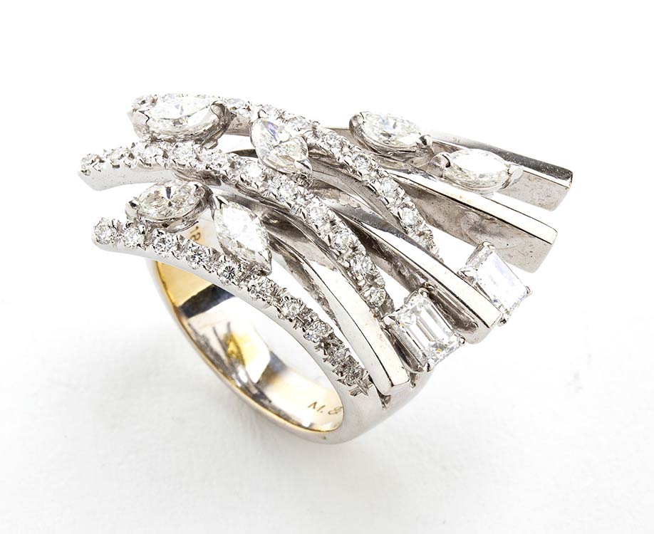 Gold ring with diamond stems - ... 
