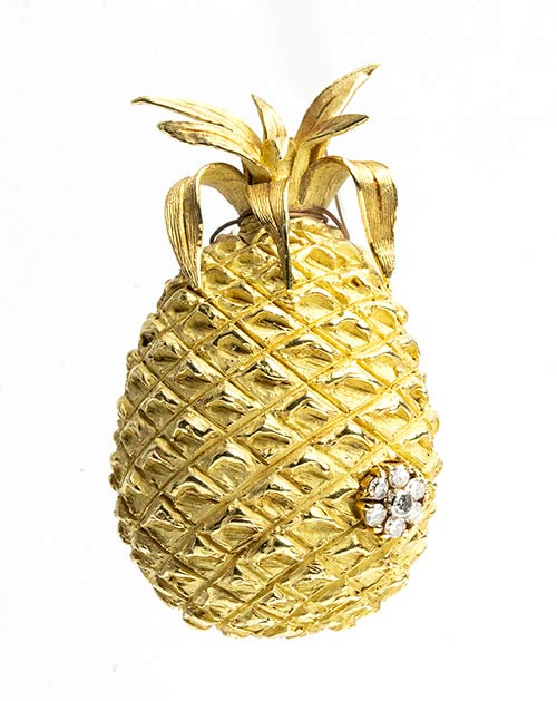 Gold brooch depicting a pineapple ... 