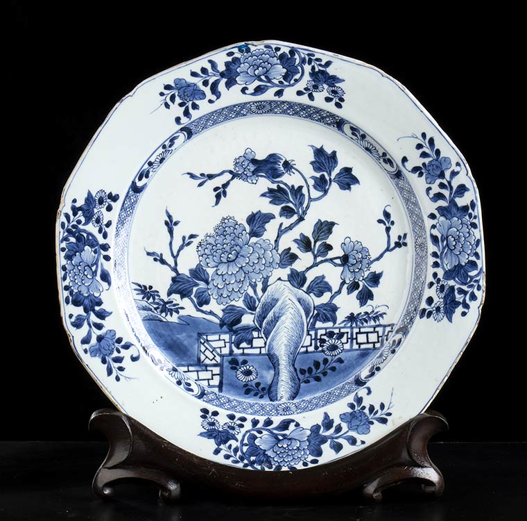 A BLUE AND WHITE PORCELAIN LARGE ... 