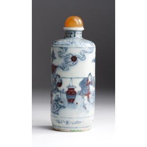 Painted porcelain snuff bottle;XIX ... 
