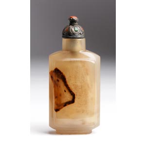 Carved chalcedony snuff bottle;XX ... 