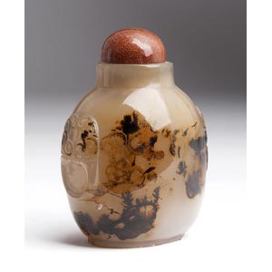 Carved chalcedony snuff bottle;XX ... 