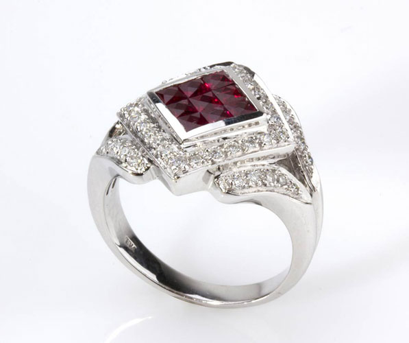 DIAMOND AND RUBY RING; shaped as a ... 