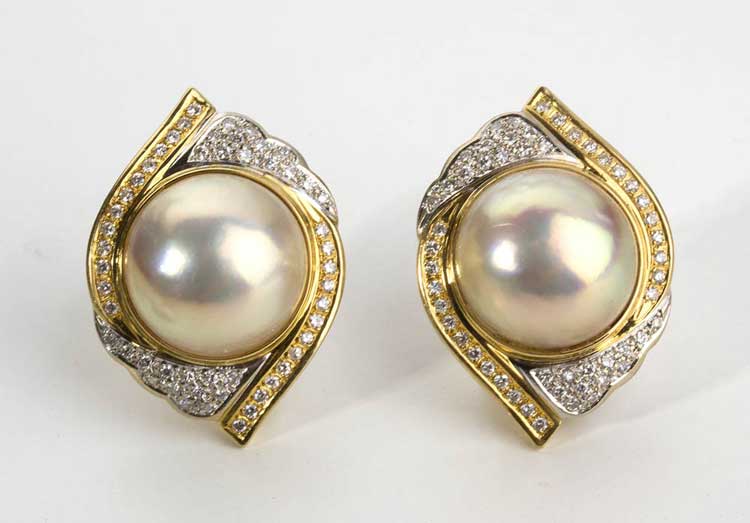PAIR OF MABE PEARL DIAMOND GOLD ... 
