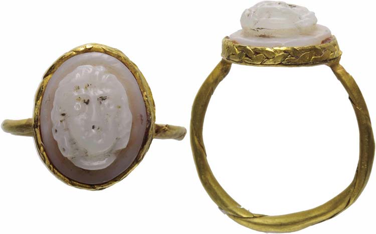Roman gold finger ring with ... 