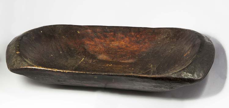 Ancient wooden elongated tray, l. ... 