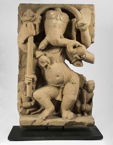 La stele raffigura  il dio Ganesha ... 