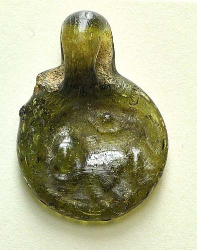 A roman glass necklace pendent. ... 
