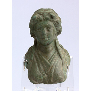 Busto femminile in bronzo  II-III ... 