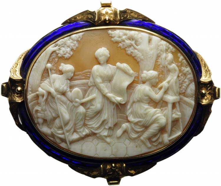 Large shell cameo, set in an ... 
