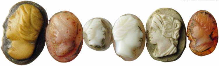 Lot of six agate cameos. Various ... 