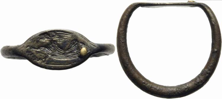 Engraved Greek bronze ring. Winged ... 