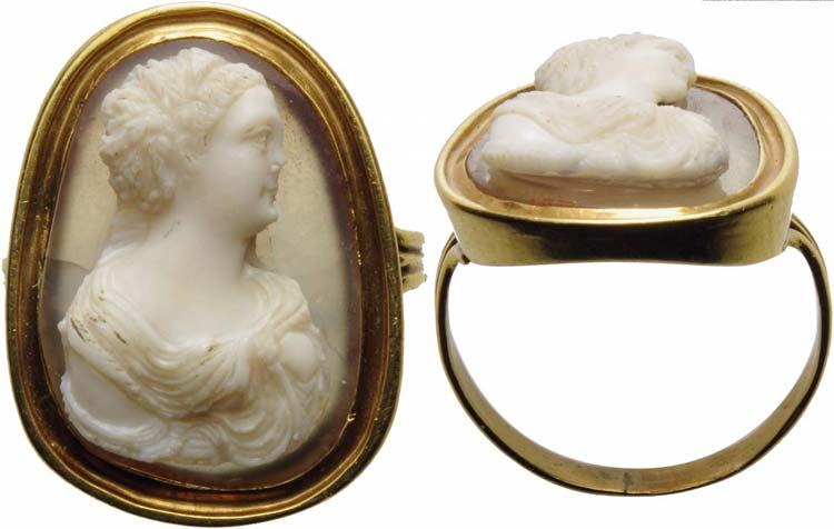 Two-layered agate cameo set on ... 