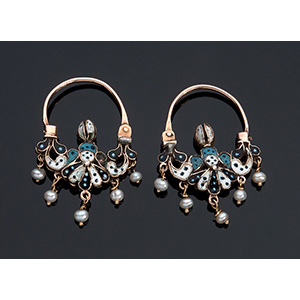 A fine pair of 14K gold earrings, ... 