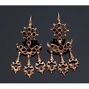 A fine pair of 15K gold earrings, ... 