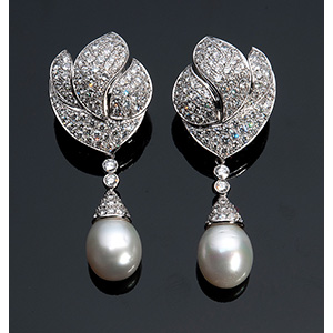 18K GOLD AUSTRALIAN PEARLS AND ... 
