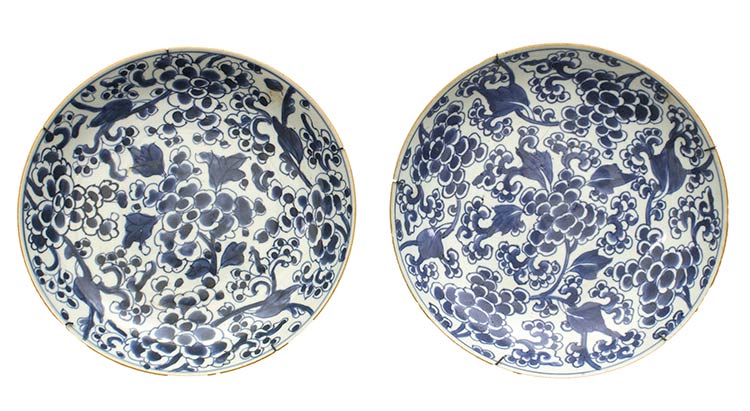 A PAIR OF QING DYNASTY BLUE AND ... 