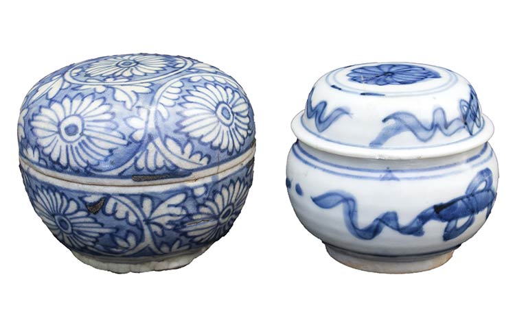 TWO LATE MING DYNASTY SWATOW BLUE ... 