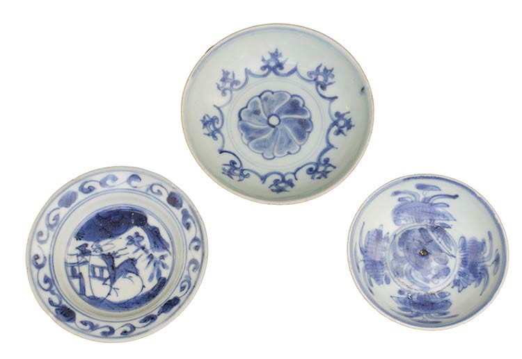 THREE LATE MING DYNASTY SMALL BLUE ... 