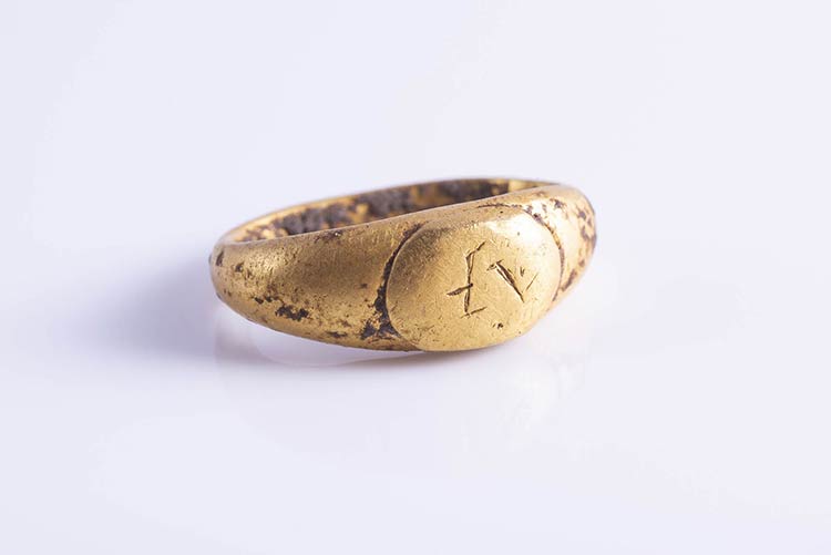 Roman Gold Ring, c. 1st century ... 