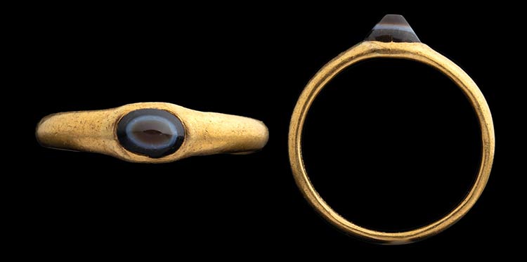 A roman gold ring, with a ... 