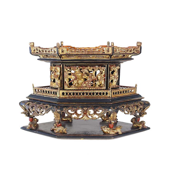 A CARVED, LACQUERED AND GILT WOOD ... 