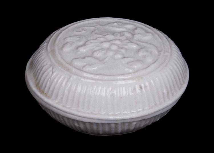 A WHITE-GLAZED MOULDED ROUND BOX ... 