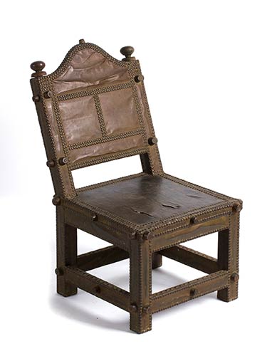 A WOODEN, LEATHER AND METAL CHAIR, ... 