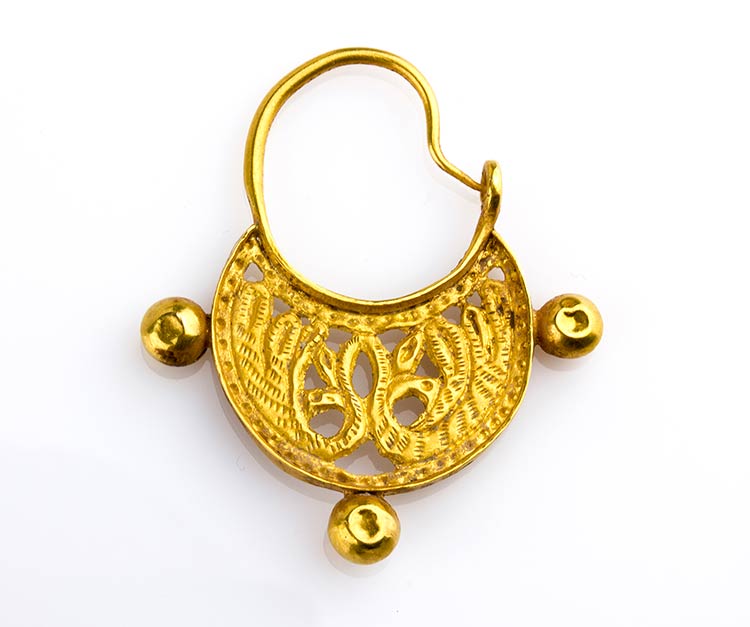 Byzantine gold earring  8th - 9th ... 