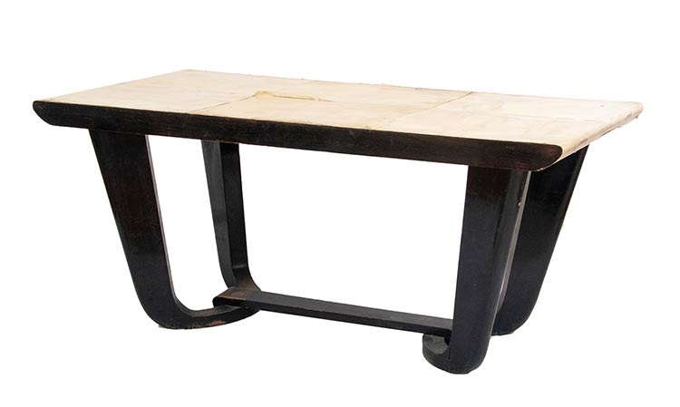 ITALIAN MANUFACTURE  Table with ... 