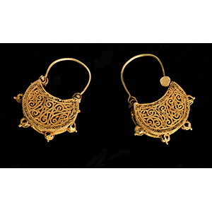 Pair of Byzantine gold earrings ... 