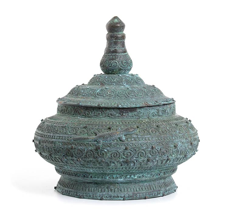 AN ARCHAIC BRONZE JAR AND COVER ... 