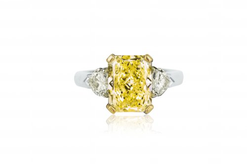 Gold fancy diamon ring  18K white ... 