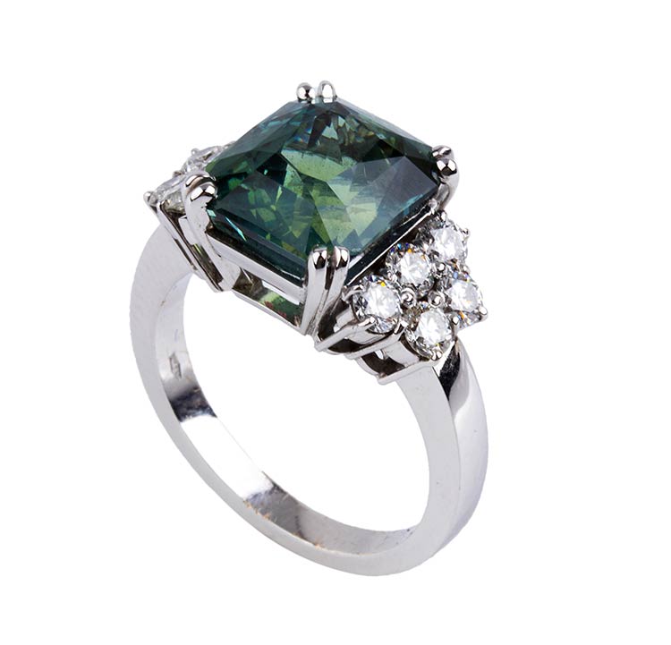 Green corundum and diamonds ring  ... 