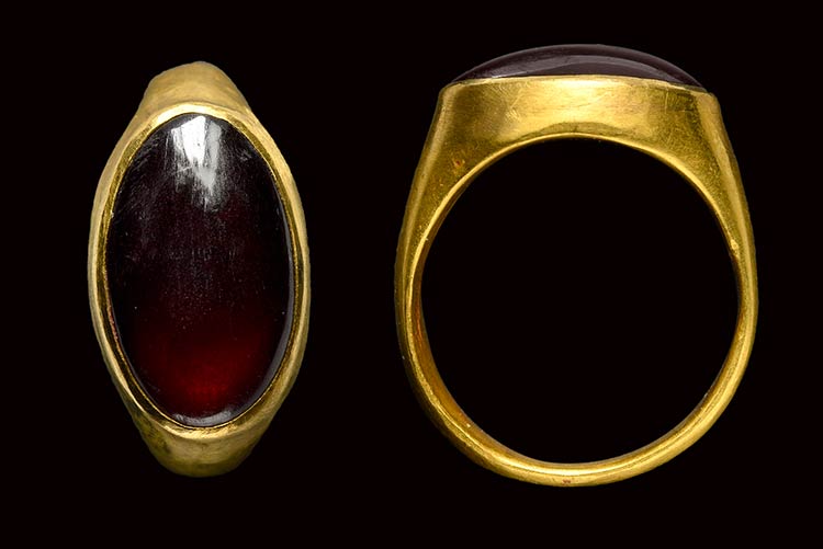 A roman gold ring with a garnet ... 