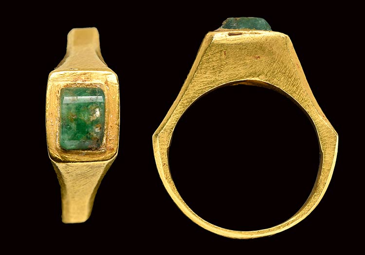 A roman gold ring with emerald ... 