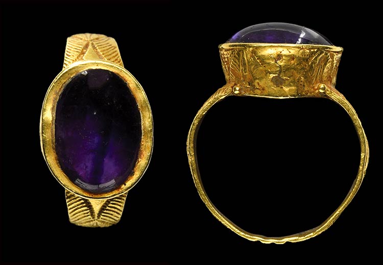 A Late roman gold ring with convex ... 