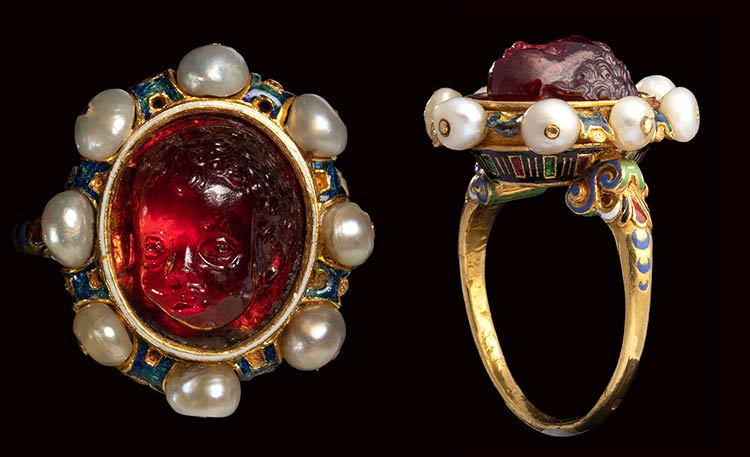 An extraordinary  papal gold ring, ... 