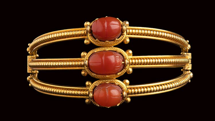 An important gold bracelet with ... 