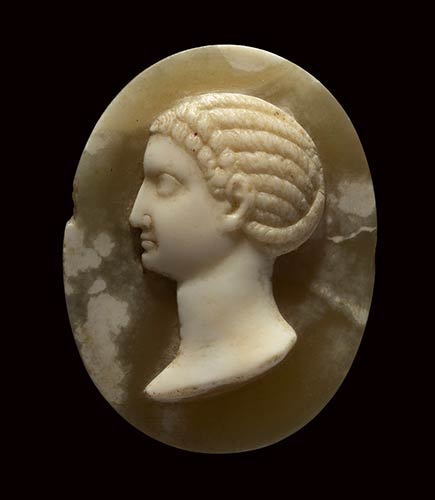 A two layers agate cameo. Bust of ... 