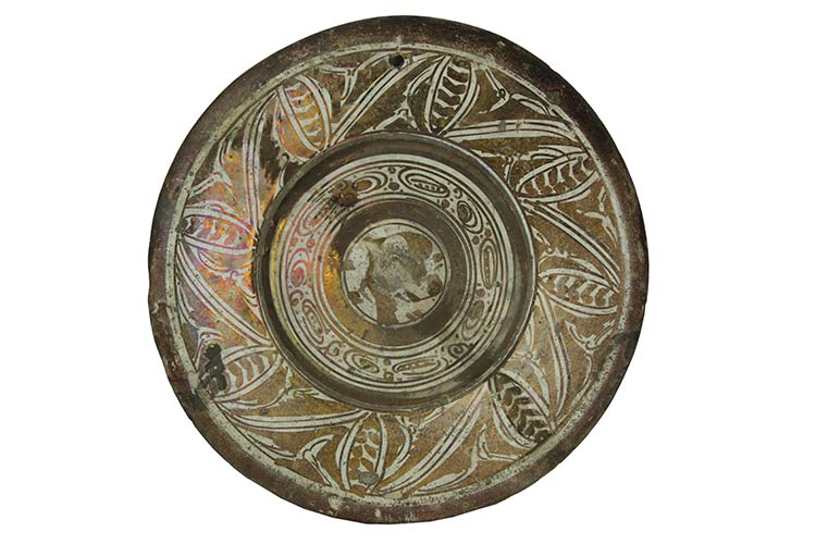 Plate  Large plate with wide brim, ... 