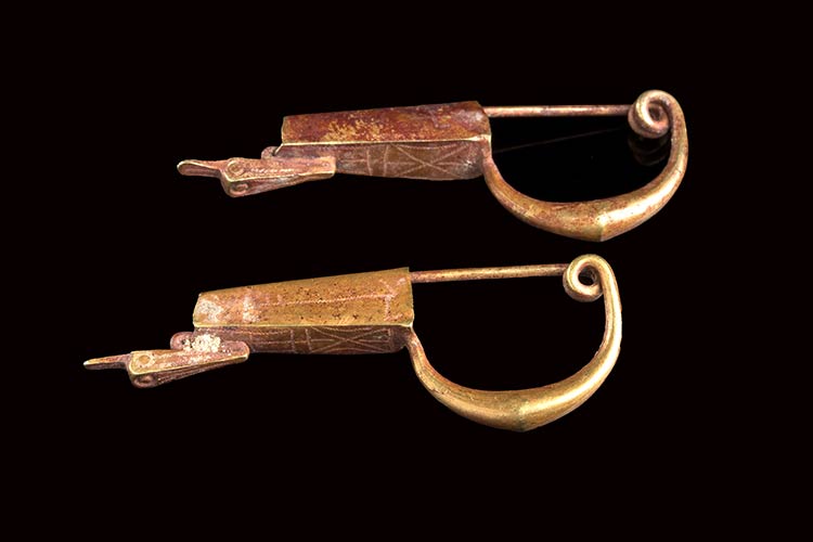 Couple of Greek gold fibulae, ... 