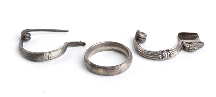 Couple of Greek silver fibulae and ... 